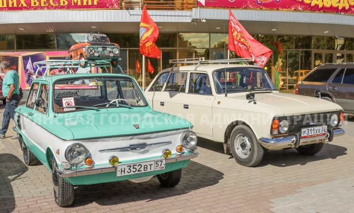 Ретро‑автомобили, духовой оркестр и парковые фестивали — Брянск с размахом отмечает День города