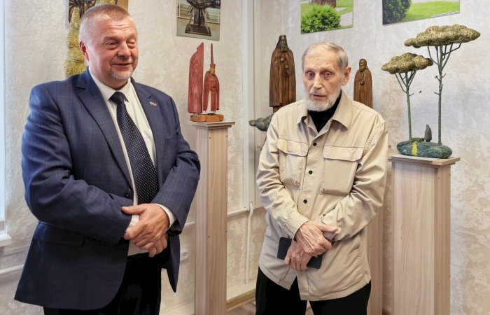 Почётный гражданин Клинцов Александр Смирнов впервые посетил зал своих скульптур в Музее русской культуры и старообрядчества