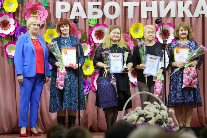 В Клинцовском районе чествовали педагогов, воспитателей и ветеранов педагогического труда
