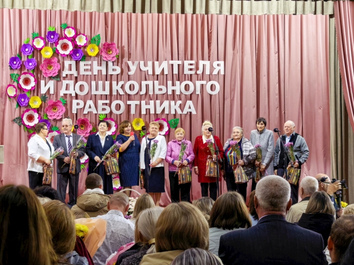 В Клинцовском районе чествовали педагогов, воспитателей и ветеранов педагогического труда