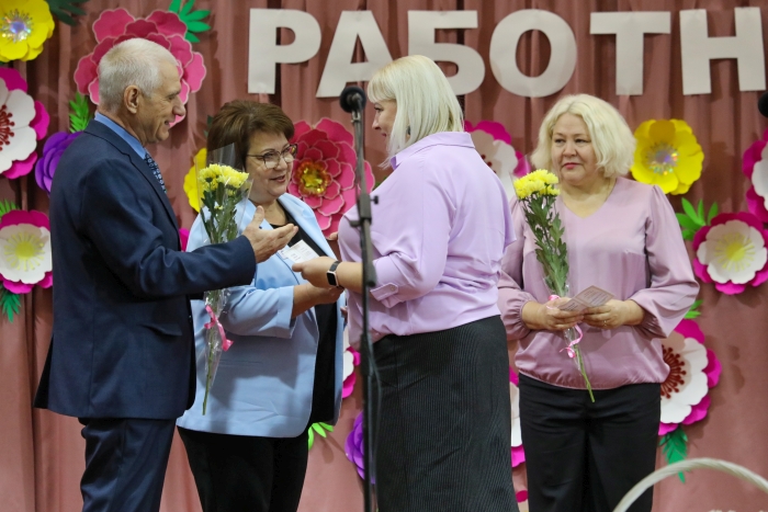 В Клинцовском районе чествовали педагогов, воспитателей и ветеранов педагогического труда