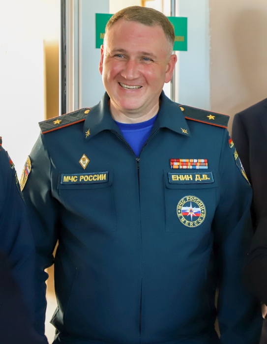 «Вы - лучшие!»: Герой России Даниил Мартынов привез кадетам Клинцовской школы подарки и новый проект МЧС