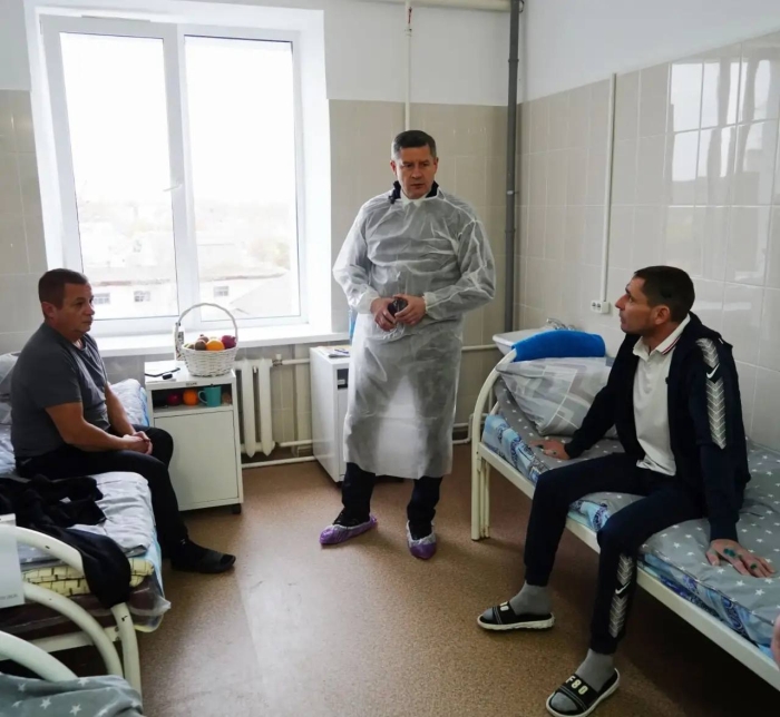 навестил пострадавших при атаке на автобус Москва — Новозыбков