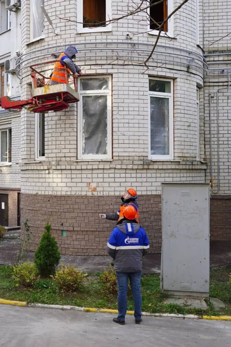 В Брянске устраняют последствия атаки БПЛА: повреждено около 200 квартир