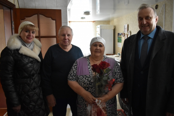 В Клинцовском районе поздравили матерей ветеранов боевых действий с Днем матери