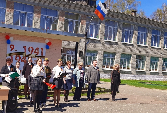 В МБОУ-Ардонская СОШ г. Клинцы прошла торжественная линейка, посвященная Дню Великой Победы