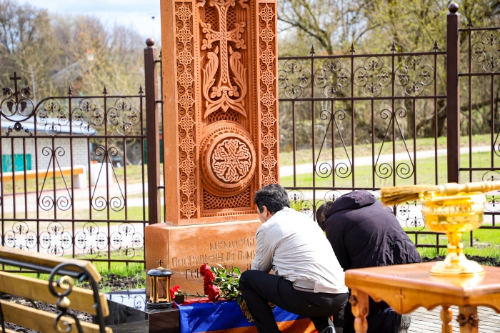 В Клинцах в память о геноциде армян установили камень-крест Хачкар
