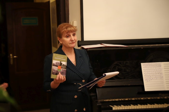 В Клинцах прошла  презентация книги Н.И.Астапенко «Клинцовский текстиль»