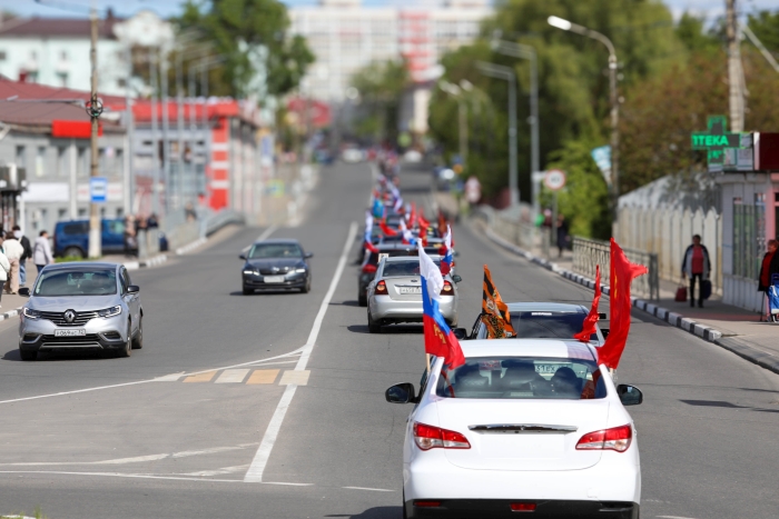 В Клинцах состоялся митинг-концерт «Была весна-весна Победы» и автопробег