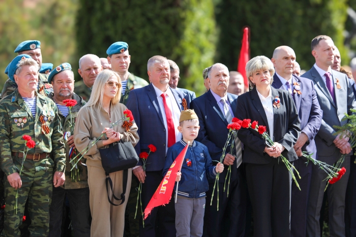 В Клинцах состоялся митинг-концерт «Была весна-весна Победы» и автопробег