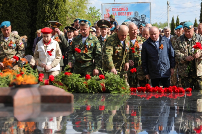 В Клинцах состоялся митинг-концерт «Была весна-весна Победы» и автопробег