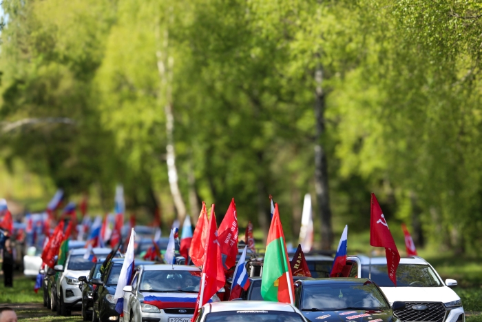В Клинцах состоялся митинг-концерт «Была весна-весна Победы» и автопробег
