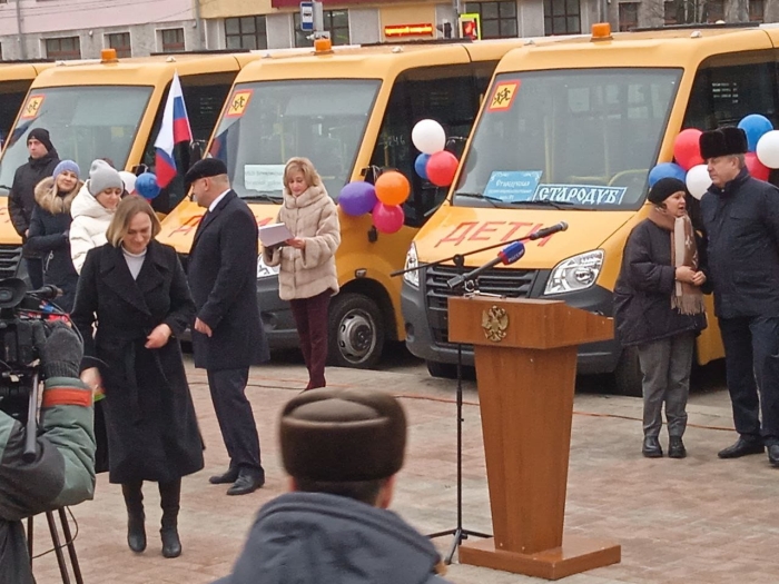 В Клинцовском районе новый школьный автобус будет доставлять обучающихся до места учёбы