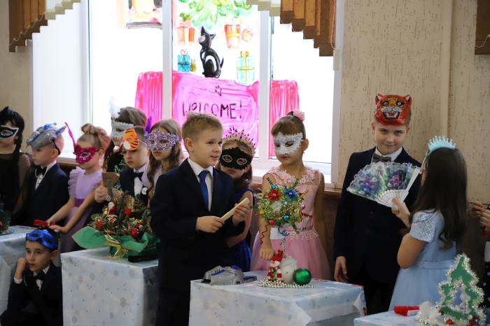 В Клинцах прошел яркий новогодний бал-маскарад