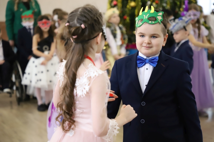 В Клинцах прошел яркий новогодний бал-маскарад