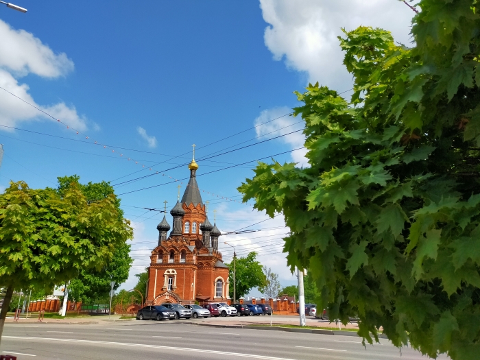 Фотозарисовки: последний день весны в центре Брянска