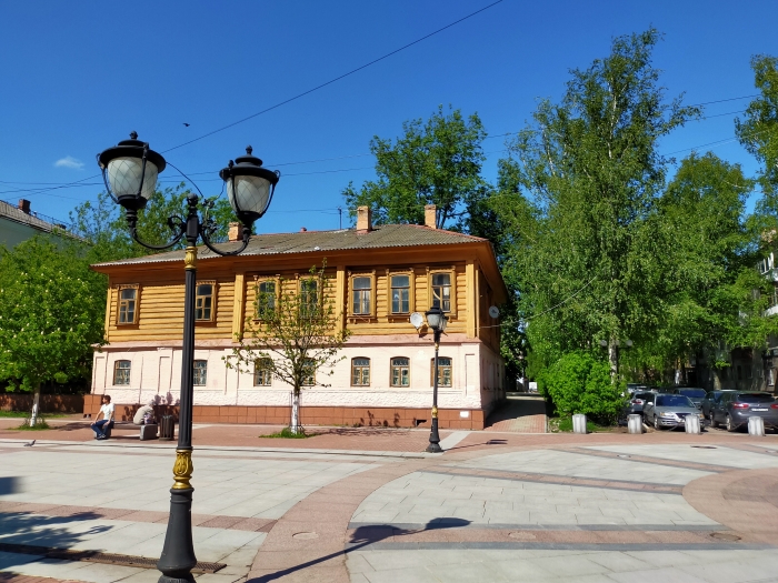Фотозарисовки: последний день весны в центре Брянска
