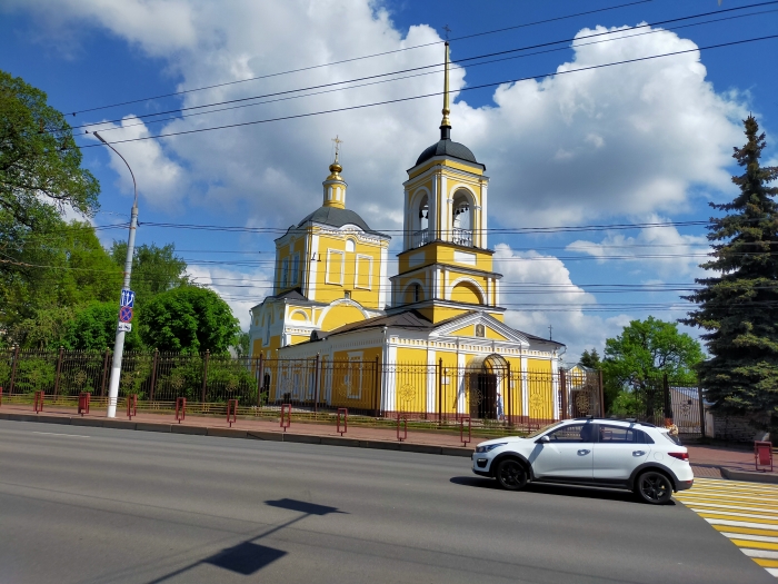 Фотозарисовки: последний день весны в центре Брянска