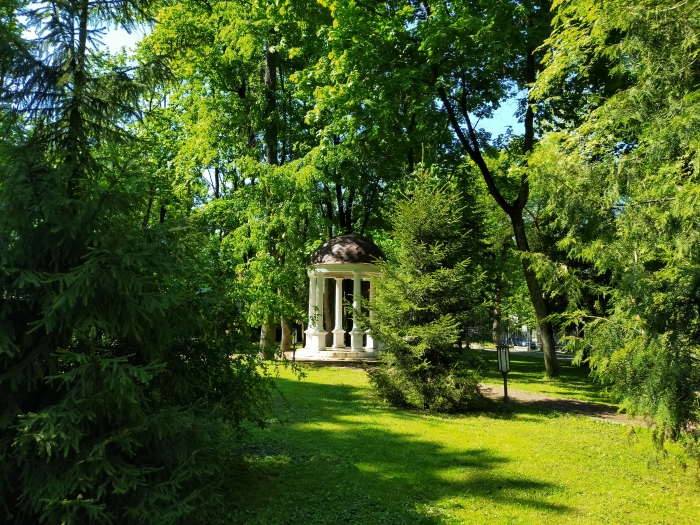 Фотозарисовки: последний день весны в центре Брянска