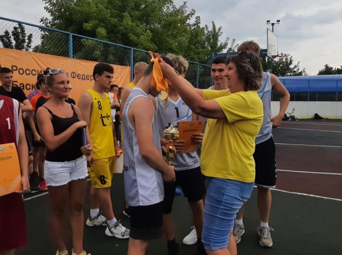 В Клинцах проходит региональный этап Всероссийских соревнований по баскетболу «Оранжевый мяч»