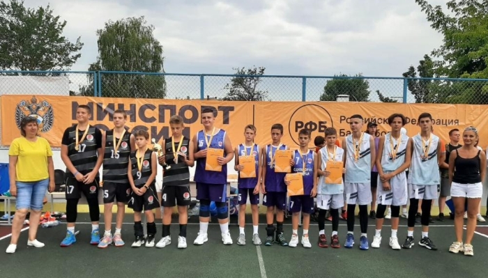 В Клинцах проходит региональный этап Всероссийских соревнований по баскетболу «Оранжевый мяч»