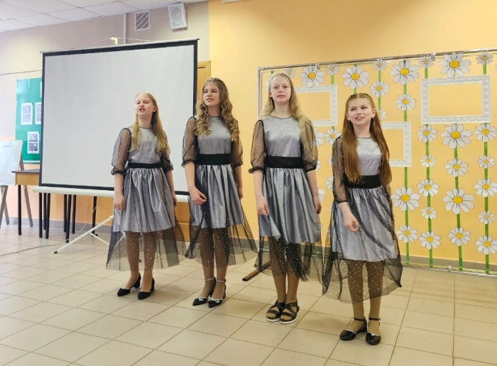 Библионочь-2024: В Клинцах прошел литературно-музыкальный вечер «Читаем всей семьёй»