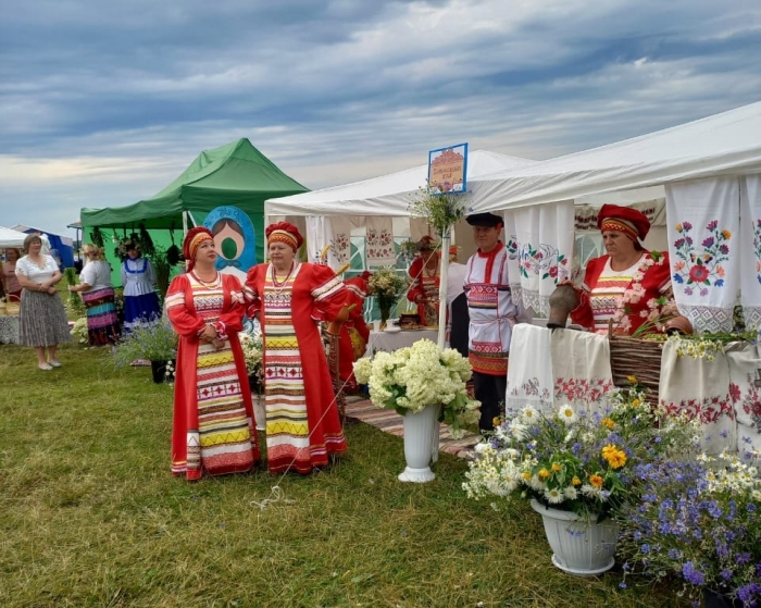 На озере Бахаевка проходит фестиваль семейного отдыха