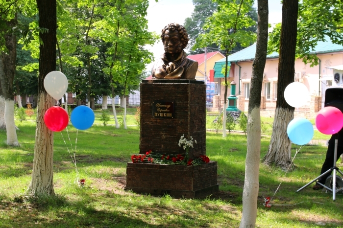 Бюсты Клинцов, прогулка по городу