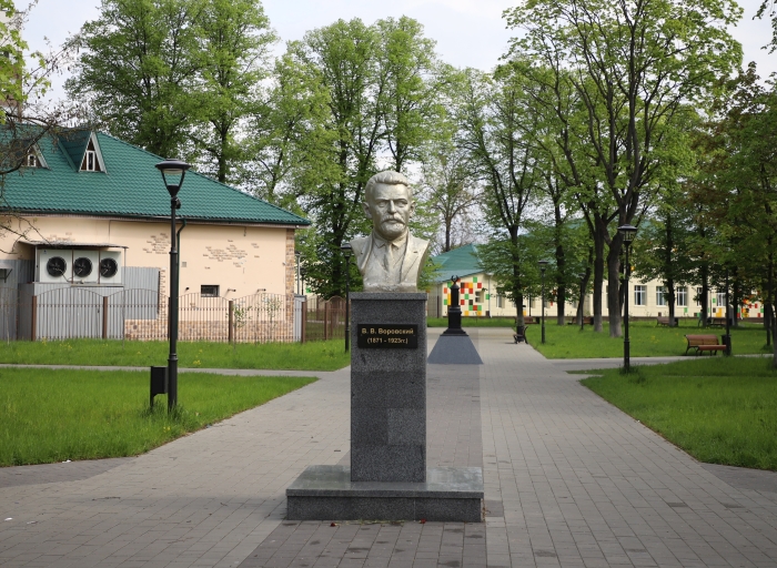 Бюсты Клинцов, прогулка по городу