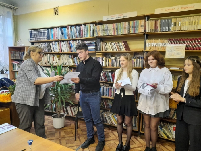 Отборочные туры чемпионата по чтению вслух среди старшеклассников «Страница 23» проходят в Клинцах