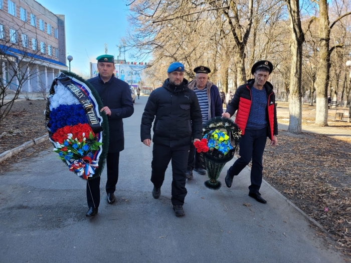 В Клинцах прощаются с погибшим на Украине Игорем Цветковым 