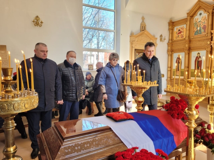 В Клинцах прощаются с погибшим на Украине Игорем Цветковым 