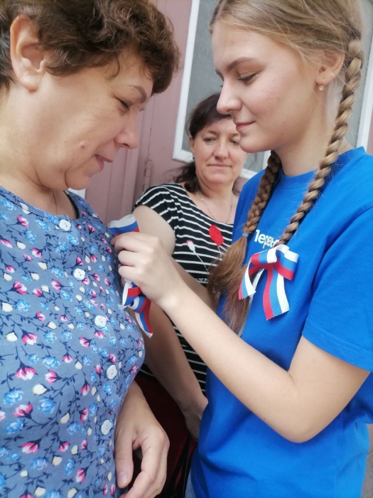 В Клинцах волонтеры «Движения Первых» приняли активное участие в городских мероприятиях, посвященных Дню Государственного флага РФ