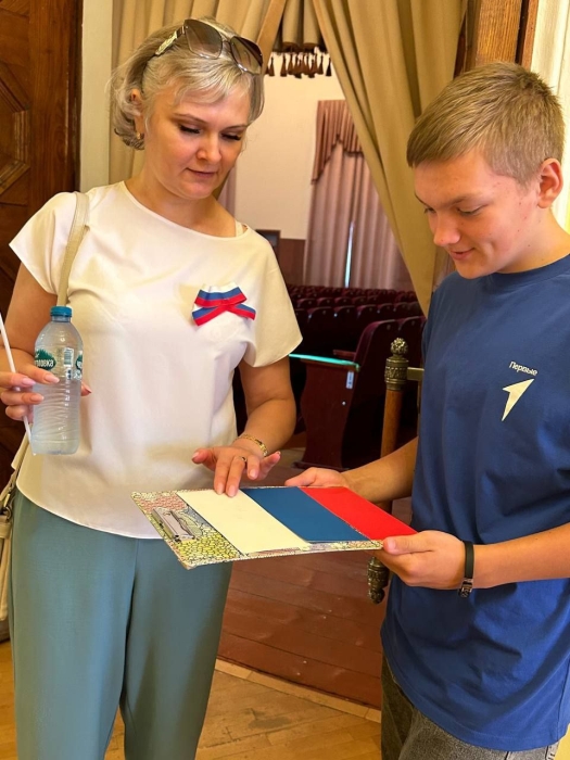 В Клинцах волонтеры «Движения Первых» приняли активное участие в городских мероприятиях, посвященных Дню Государственного флага РФ