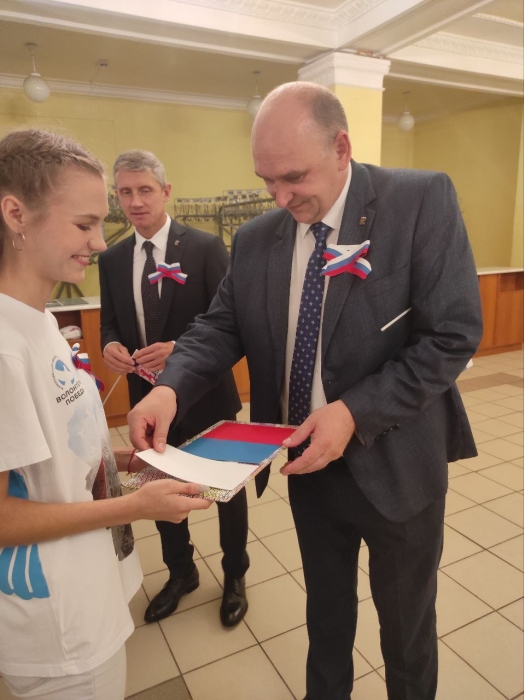 В Клинцах волонтеры «Движения Первых» приняли активное участие в городских мероприятиях, посвященных Дню Государственного флага РФ