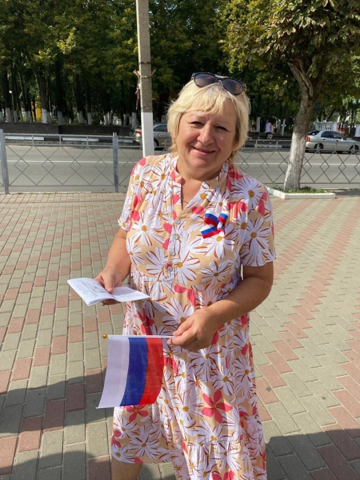 В Клинцах волонтеры «Движения Первых» приняли активное участие в городских мероприятиях, посвященных Дню Государственного флага РФ
