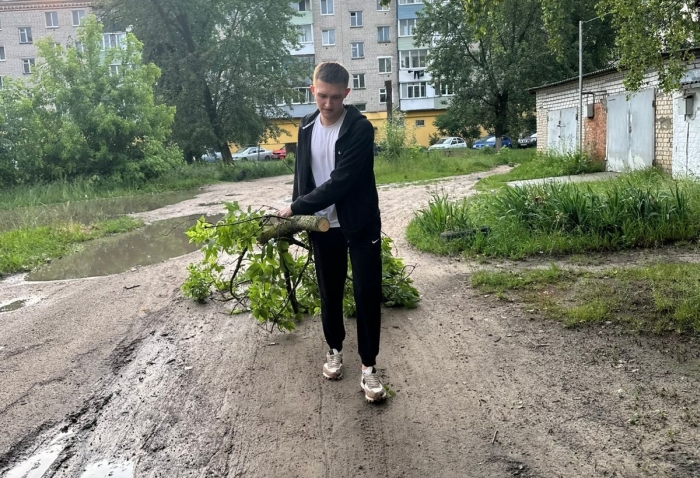 В Клинцах ликвидируют последствия непогоды