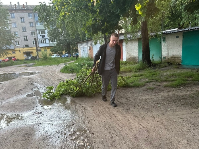 В Клинцах ликвидируют последствия непогоды