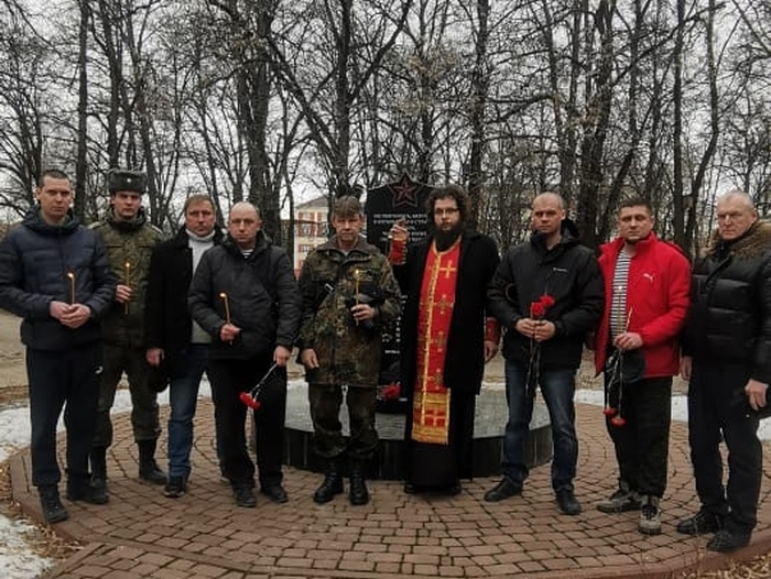В Клинцах почтили память героев-десантников Псковской дивизии ВДВ