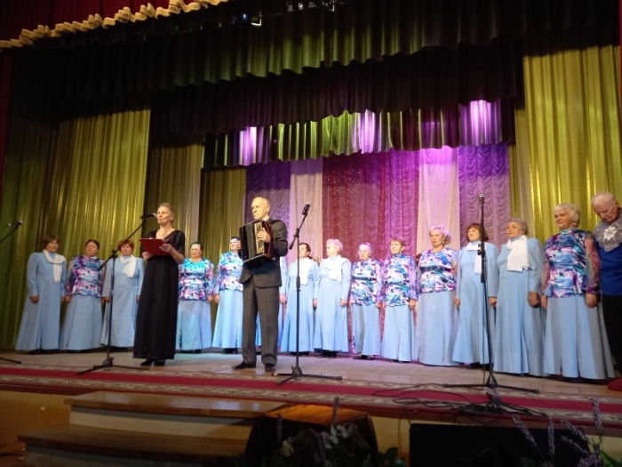 В Клинцах состоялась концертная программа хора «Ветеран» «С песней по жизни!»