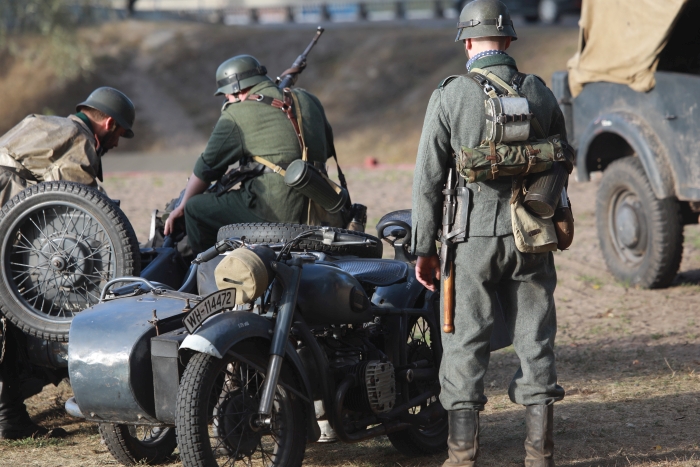 В Гомельской области прошла военно-историческая реконструкция форсирования реки Ипуть