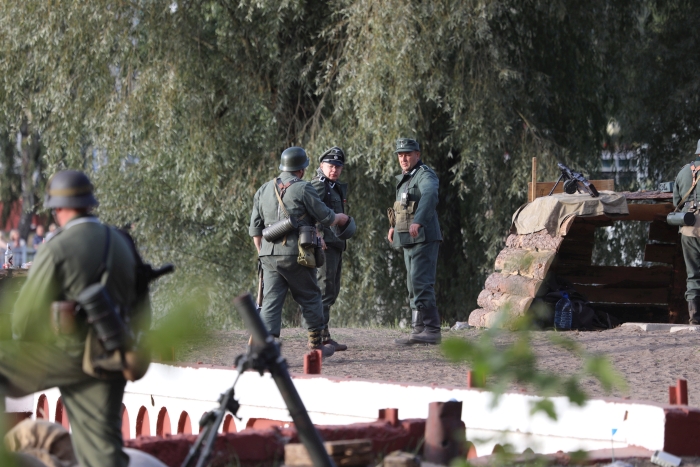 В Гомельской области прошла военно-историческая реконструкция форсирования реки Ипуть