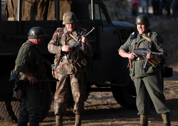 В Гомельской области прошла военно-историческая реконструкция форсирования реки Ипуть
