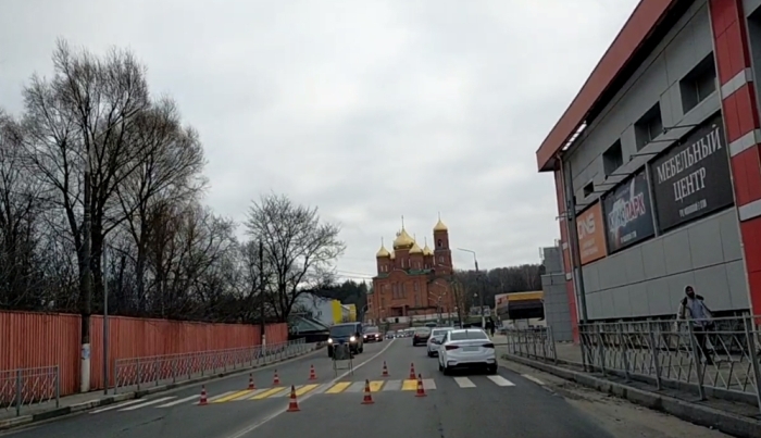 В Клинцах обновляют разметку на пешеходных переходах