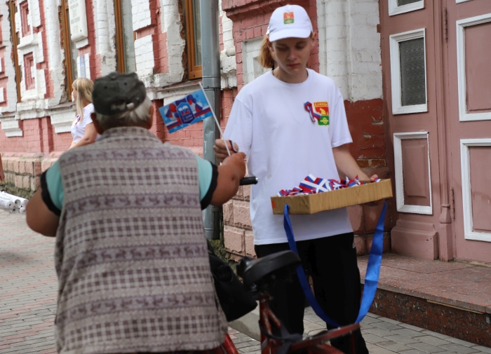 В Клинцах состоялась молодежная акция «Флаг моего государства»