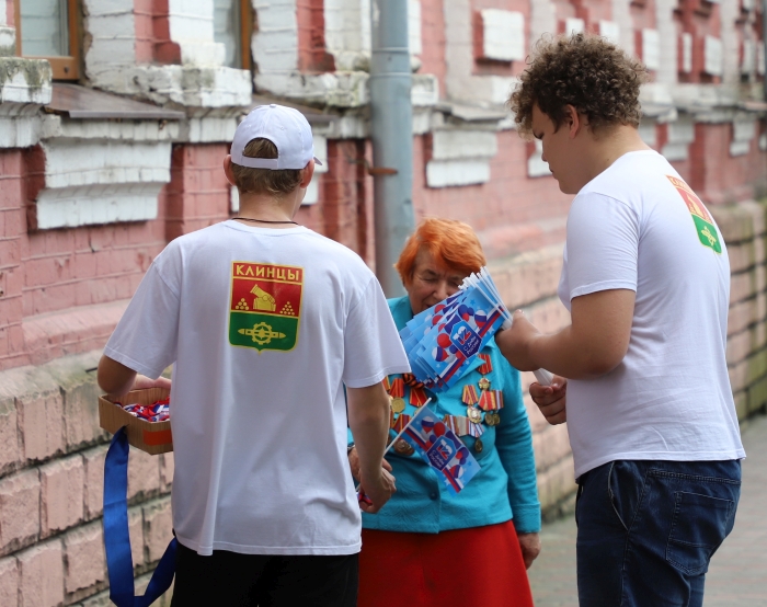 В Клинцах состоялась молодежная акция «Флаг моего государства»