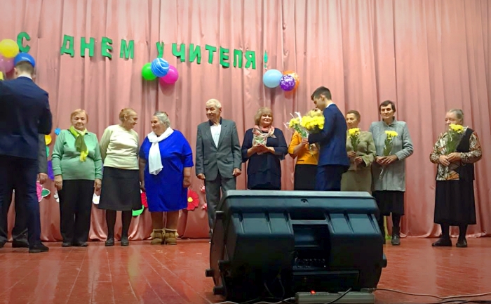 Учителя Клинцовского района принимают поздравления