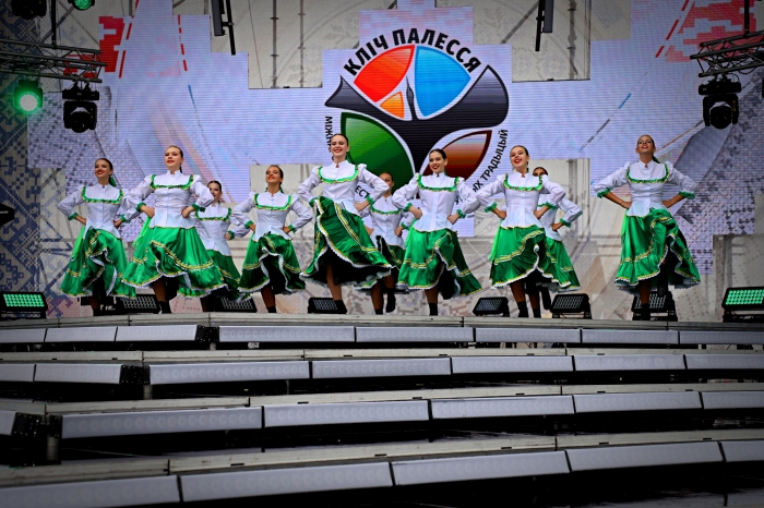 Образцовый ансамбль танца «Деснянские забавы» принял участие в международном фестивале «Зов Полесья-2022»