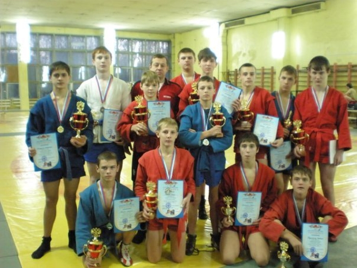 В Клинцах проходит турнир по самбо, посвященный памяти Андрея Елисейкина