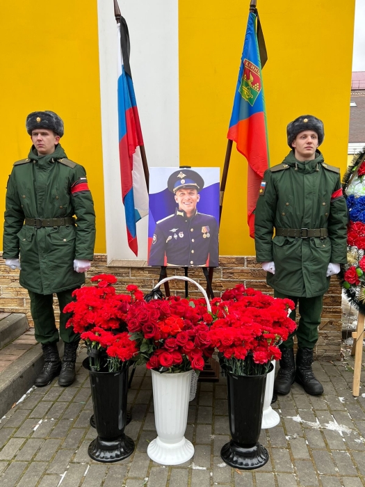 В Клинцах прощаются со старшим лейтенантом Андреем Елисейкиным, погибшим при выполнении боевых задач в ходе СВО